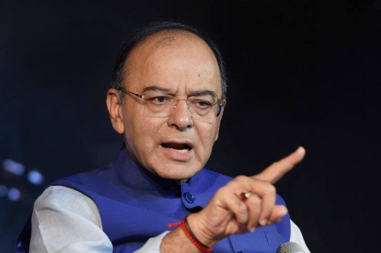 2000 के नोट बंद होने की खबर को वित्त मंत्री ने बताया अफवाह Finance Minister Arun Jaitley on SBI report of RBI holding back Rs 2,000 notes 2000 के नोट बंद होने की खबर को वित्त मंत्री ने बताया अफवाह