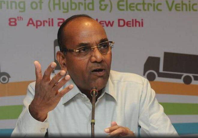 Union Minister Anant Geete’s Car Accident केंद्रीय मंत्री अनंत गीते की कार का एक्सीडेंट, बाल बाल बचे