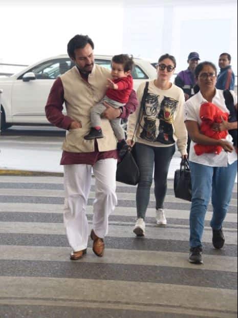 तैमूर की स्माइल से लेकर उसकी कपड़ों तक की चर्चाएं मीडिया में होती हैं. (तस्वीर: मानव मंगलानी)