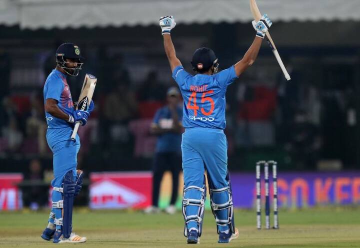 रोहित ने शुक्रवार को होल्कर स्टेडियम में श्रीलंका के खिलाफ खेले जा रहे मैच में 43 गेंदों में 118 रनों की पारी खेली. इस दौरान उन्होंने अपना शतक 35 गेंदों में पूरा किया.
