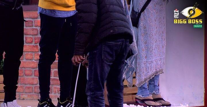 प्रियांक ने लव की बात मानते हुए हिना को कैप्टन बनाने का फैसला किया. उसके बाद शिल्पा शिंदे भी हिना खान को कैप्टन बनाने के लिए सहमत हो गई.