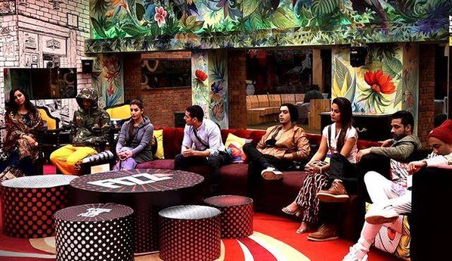 रिएलिटी शो 'बिग बॉस' सीजन 11 में हर दिन नया ड्रामा देखने को मिलता है. जैसे-जैसे शो फिनाले के करीब पहुंच रहा है वैसे ही कंटेस्टेंट्स का खेल पेचीदा होता जा रहा है.