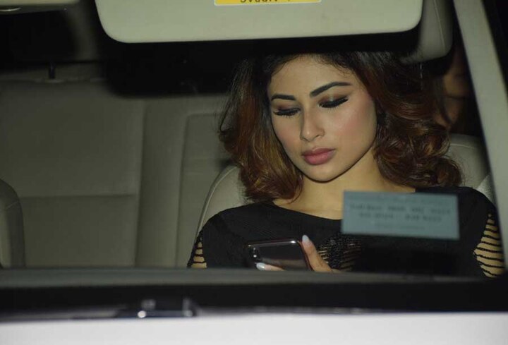 मौनी रॉय भी ये फिल्म देखने पहुंची. मौनी जल्द ही अक्षय के साथ फिल्म गोल्ड में नज़र आने वाली हैं.