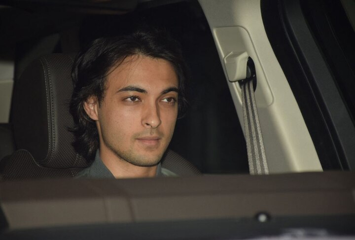 आयुष भी यहां नज़र आए. आयुष को सलमान खान ही बॉलीवुड में लॉन्च कर रहे हैं.