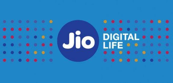 नए यूजर्स को पेटीएम से रिचार्ज करने पर 50 रुपये का कैशबैक, फोन पे से रिचार्ज करने पर 75 रुपये का कैशबैक वहीं मोबिक्विक से रिचार्ज करने पर सबसे ज्यादा 300 रुपये का कैशबैक मिलेगा.