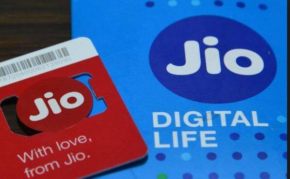इसके साथ ही जियो के प्राइम यूजर को AJIO,Yatra.com और रिलायंस ट्रेंड पर भी डिस्काउंट कूपन दिए जाएंगे. AJIO पर 1500 रुपये की शॉपिंग करने पर 399 रुपये छूट मिलेगी.
