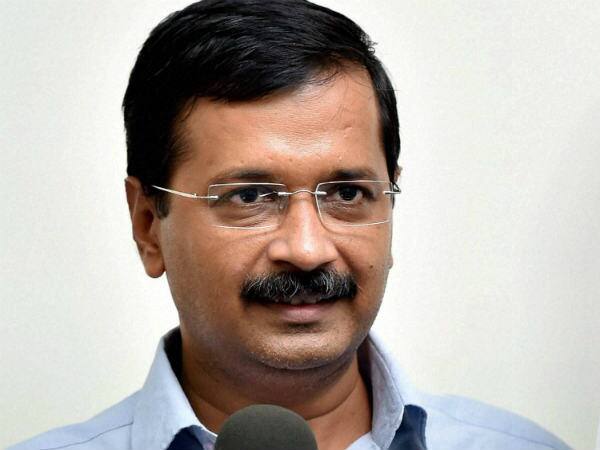 दूसरे नंबर पर दिल्ली के मुख्यमंत्री अरविंद केजरीवाल है. ट्विटर पर अरविंद केजरीवाल को फॉलो करने वालों की संख्या 13 मिलियन है. केजरीवाल 200 लोगों को फॉलो करते हैं.