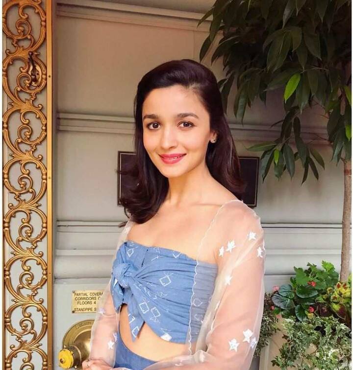 तो हम आपको बता देते हैं कि इस साल पेटा ने बॉलीवुड की सुपर क्यूट एक्ट्रेस आलिया भट्ट और नेशनल अवॉर्ड विनर राजकुमार राव को ये खिताब दिया है. 