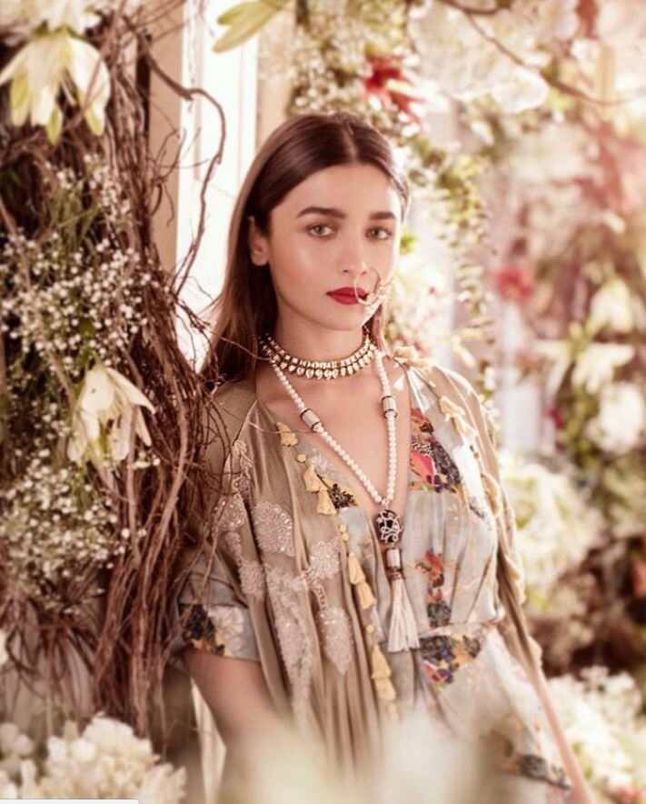 इनके अलावा इस रेस में अमिताभ बच्चन, सनी लियोनी, शाहिद कपूर, कंगना रनौत, श्रीदेवी, आर माधवन और विद्युत जामवाल जैसे सेलेब्स थे.