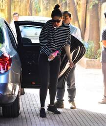 PICS: बेबी नवाब को घर छोड़ जिम पहुंची करीना, सनग्लासेज में दिखाया टशन 