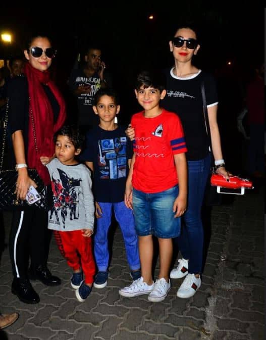 बेटे के साथ पोज देती करिश्मा कपूर और अमृता अरोड़ा. (तस्वीर: मानव मंगलानी)