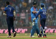 टीम इंडिया थी प्रेजेंटेशन में बिज़ी, धोनी ने श्रीलंकाई खिलाड़ियों को दिए टिप्स