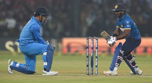 लेकिन टीम इंडिया के पूर्व कप्तान एमएस धोनी ने मैच के बाद एक बार फिर से साबित कर दिया वो मौजूदा क्रिकेट जगत के असली जैंटलमेन हैं.