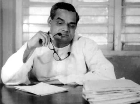पहली बार पीएम की कुर्सी पर बैठे वाजपेयी तो कहा- सपने में भी नहीं सोचा था पहली बार पीएम की कुर्सी पर बैठे वाजपेयी तो कहा- सपने में भी नहीं सोचा था