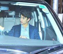 Photos: सैफ-करीना की क्रिसमस पार्टी अटेंड करने पहुंचे सारा-इब्राहिम, ब्वॉयफ्रेंड के साथ करिश्मा भी आईं नज़र