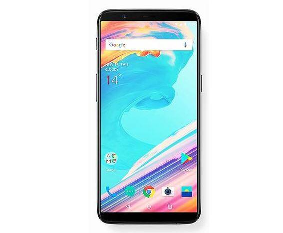  5. वन प्लस 5टी- नवंबर में लॉन्च हुए इस फोन का दाम एपल और सैमसंग के मुकाबले कम ही है. वनप्लस 5टी स्मार्टफोन में 6 इंच डिस्प्ले, 2.45 गीगाहर्ट्ज़ ऑक्टा-कोर प्रोसेसर, 6 जीबी रैम और 20-मेगापिक्सल का रियर कैमरा है.