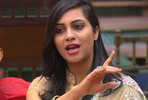 Bigg Boss 11: अर्शी खान के निशाने पर आईं हिना खान, कहा- सबसे मतलबी कंटेस्टेंट हैं
