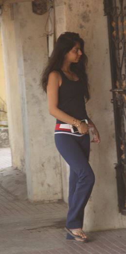 ये इशारा इस ओर भी हो सकता है कि बाकी के स्टार किड्स की तरह सुहाना को भी लॉन्च करने की तैयरी हो.