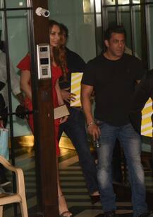  अर्पिता की क्रिसमस पार्टी में गर्लफ्रेंड के साथ पहुंचे सलमान, कैटरीना भी थीं मौजूद, देखें तस्वीरें