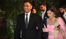 विराट-अनुष्का के दूसरे रिसेप्शन में एम एस धोनी पत्नी और बेटी संग नजर आए, देखें तस्वीरें