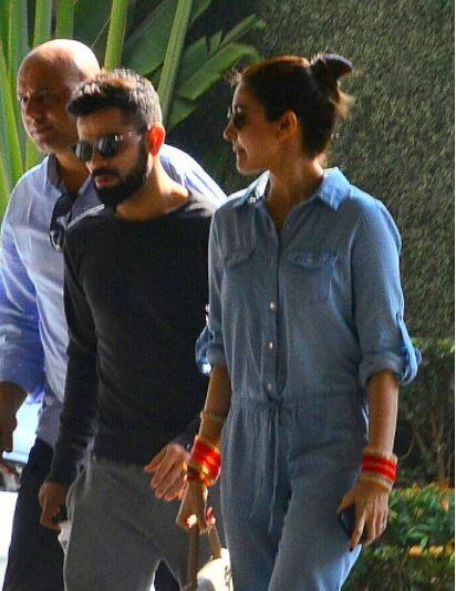 आपको बता दें कि विराट-अनुष्का ने इसी महीने 11 तारीख को इटली में एक निजी समारोह में गुपचुप तरीके से शादी की थी. शादी में दोनों ही सितारों के बेहद करीबी लोग शामिल हुए थे.