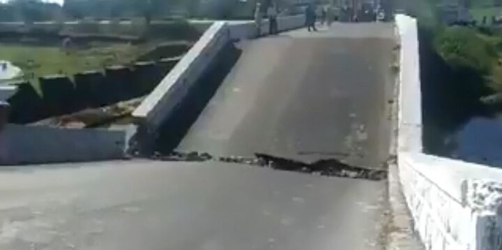 MP: Six-year-old Bridge Connecting Jhabua to Ratlam Collapses मध्य प्रदेश: शिवराज के दावों की खुली पोल, 6 साल पहले बना पुल टूटकर हुआ दो टुकड़े