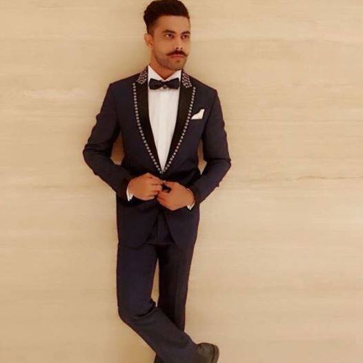 जडेजा इस लुक में पहुंचे हैं.