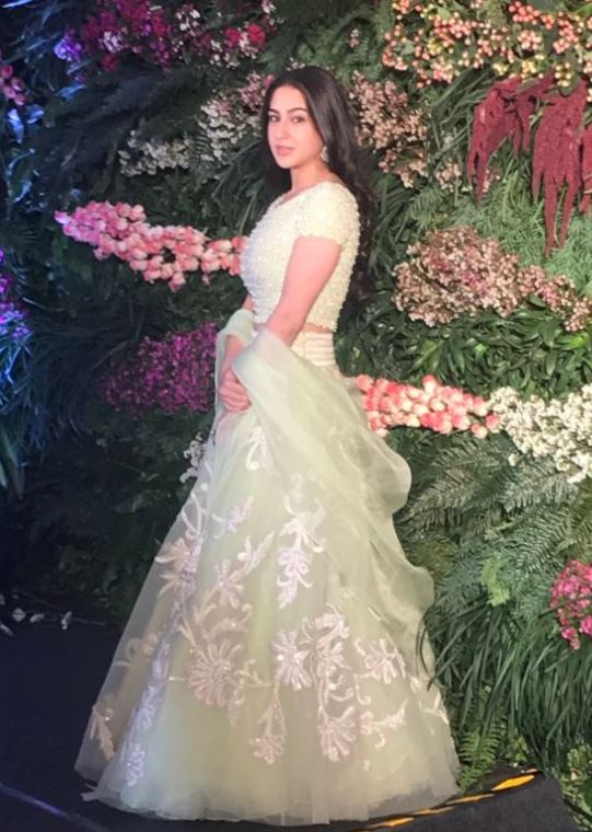 विरूष्का के रिसेप्शन में सैफ की लाडली सारा अली खान ने कुछ यूं ढाया कहर, देखें तस्वीरें