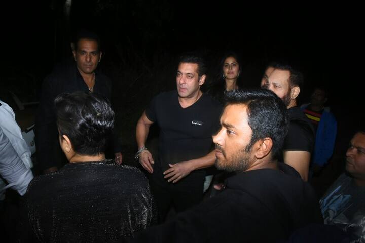 सलमान खान ने मुंबई से करीब 75 किलोमीटर दूर अपने फार्महाउस पनवेल में अपना जन्मदिन सेलिब्रेट किया. (तस्वीरें: मानव मंगलानी)