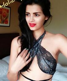 EX-Bigg Boss कंटेस्टेंट सोनाली राउत ने कुछ इस तरह मनाया अपना बर्थडे