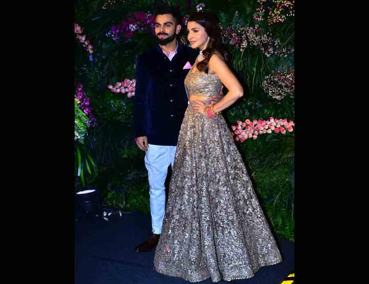 अनुष्का के लिए ये लहंगा सब्यसाची ने डिजाइन किया.