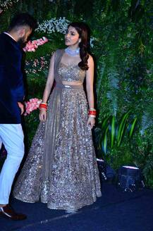 VIRAL PICTURES of Virushka: रिसेप्शन में विराट पर भड़कीं अनुष्का