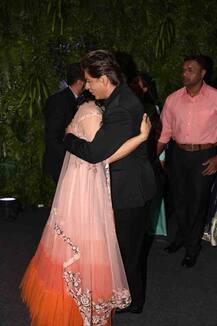 विरुष्का के रिसेप्शन में शाहरुख-सायना के बीच दिखा खासा तालमेल