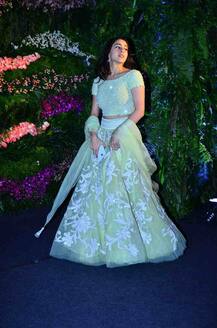 विराट-अनुष्का का रिसेप्शन अटेंड करने पहुंचीं सारा अली ख़ान, उन्हें देख थम गईं सबकी निगाहें