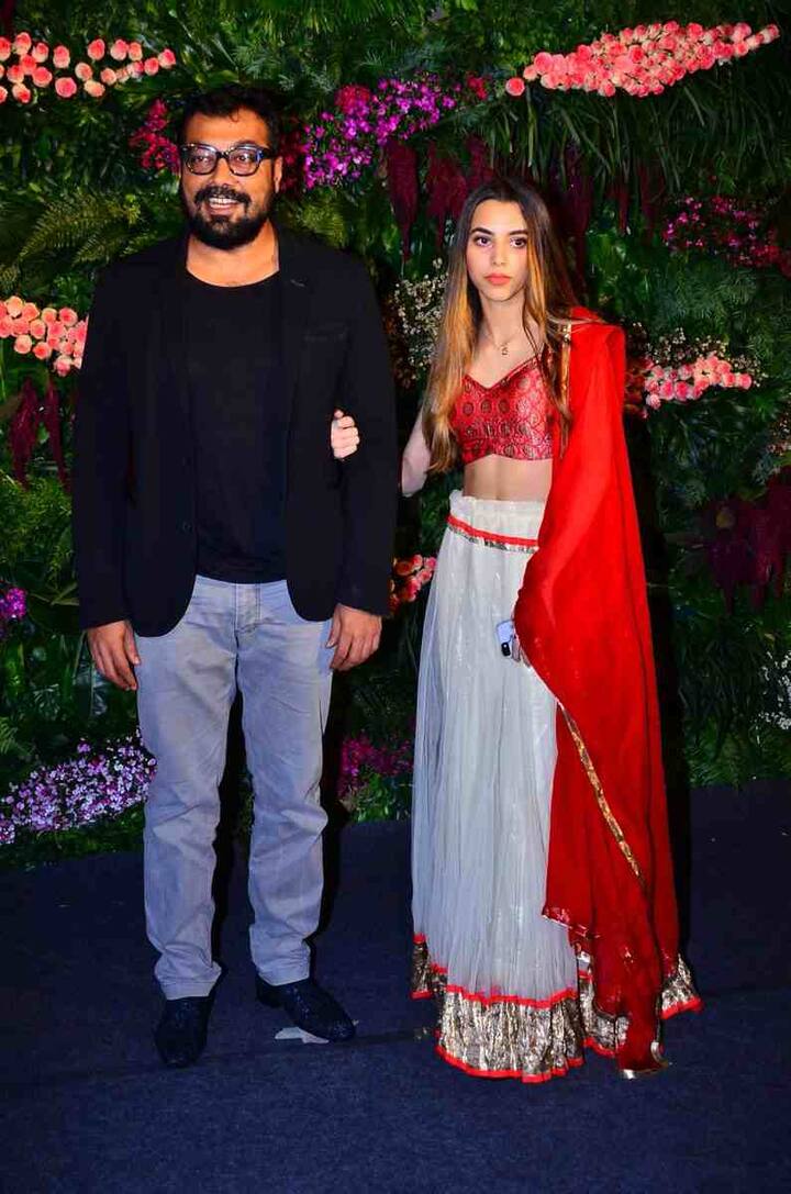 तेज़ी से क्रिकेट के दूसरे भगवान बनते नज़र आ रहे विराट कोहली और हिंदी सिनेमा की स्थापित अदाकारा अनुष्का शर्मा की शादी का सेलिब्रेशन थमने का नाम नहीं ले रहा है.