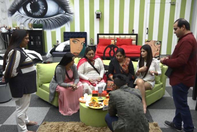  लेकिन बाद में कंटेस्टेंट के घरवालों ने आपसी सहमति से शिल्पा शिंदे को खाने की टास्क का विजेता घोषित किया.