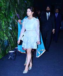 \'विरुष्का\' के रिसेप्शन में White ड्रेस में डॉल लग रही थीं सचिन की बेटी सारा तेंदुलकर, देखिए तस्वीरें