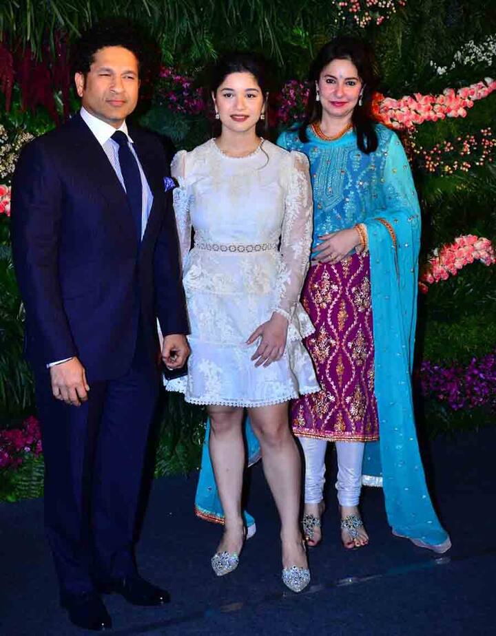 आपको बता दें कि विराट-अनुष्का ने 11 दिसंबर को इटली में शादी की थी. देश आकर पहला रिसेप्शन उन्होंने दिल्ली में और दूसरा मुंबई में दिया. आगे देखें और भी खास तस्वीरें (Photo: Manav Mangalani)