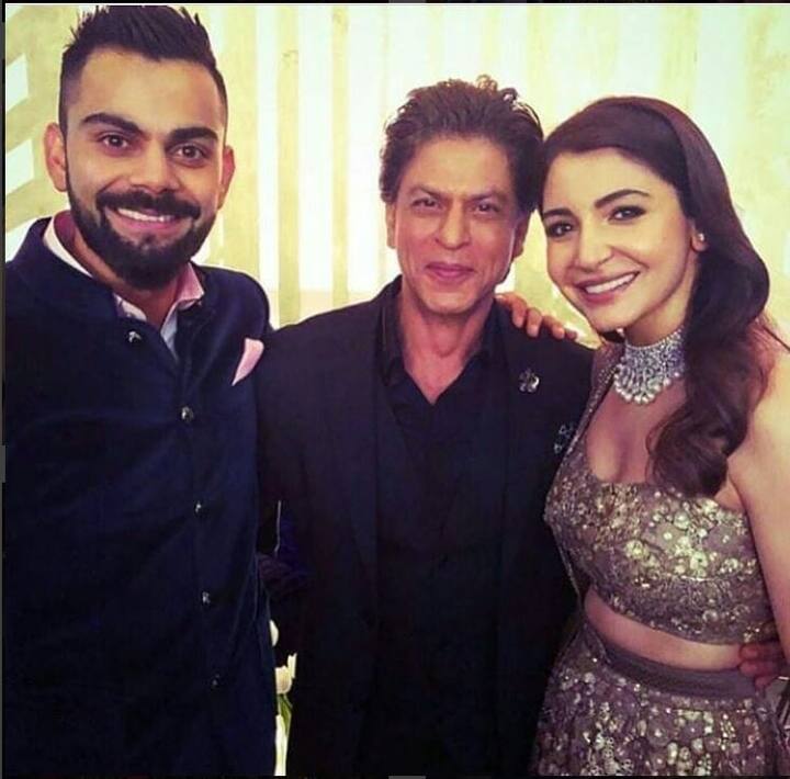 विराट और अनुष्का के इस खास दिन पर शाहरुख खान भी वहां पहुंचे.