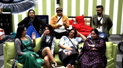 Bigg Boss 11: पड़ोसी घर में हुआ जबरदस्त हंगामा, ये है वजह Bigg Boss 11: पड़ोसी घर में हुआ जबरदस्त हंगामा, ये है वजह