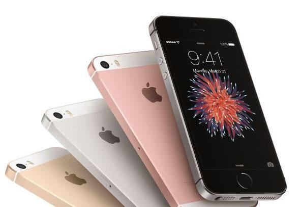 फोटोग्राफी के लिए इसमें 12 मेगापिक्सल का iSight रियर कैमरा और 1.2 मेगापिक्सल का फ्रंट कैमरा दिया गया है. 