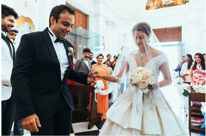 Check out the INSIDE pictures and videos of Surveen Chawla wedding to Akshay Thakker दो साल पहले ही सुरवीन चावला ने रचा ली थी शादी, अब वीडियो और तस्वीरें आईं सामने