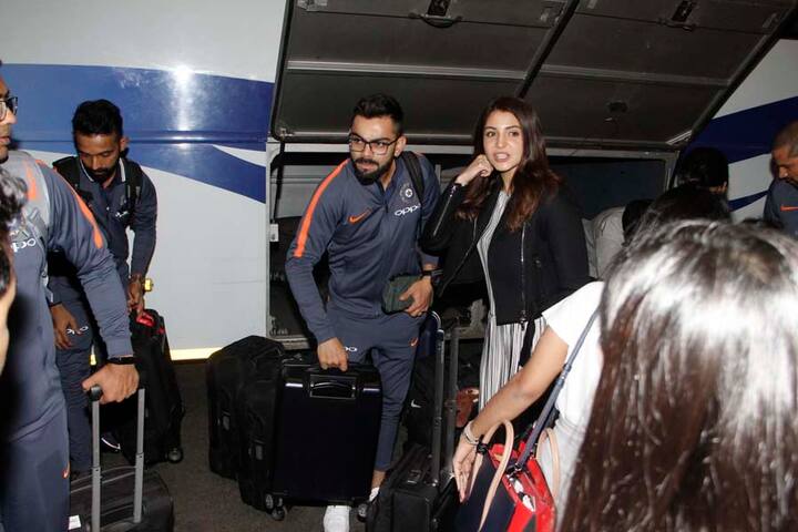 मुंबई में रिसेप्शन के बाद अनुष्का और विराट साउथ अफ्रीका रवाना हो गए हैं. यहां विराट टेस्ट सीरीज़ का हिस्सा बनेंगे और अनुष्का उनके साथ वहीं न्यू ईयर भी मनाएंगीं. (Photo: Manav Mangalani)