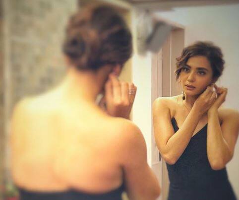  सुरवीन के पति की बात करें तो इनका नाम अक्षय है और ये एक बिजनेसमैन हैं. अक्षय और सुरवीन की मुलाकात एक कॉमन दोस्त के जरिए हुई थी. बताया जा रहा है कि सुरवीन और अक्षय की शादी कुछ दोस्तों और परिवार की मौजूदगी में हुई थी. (तस्वीर: इंस्टाग्राम)