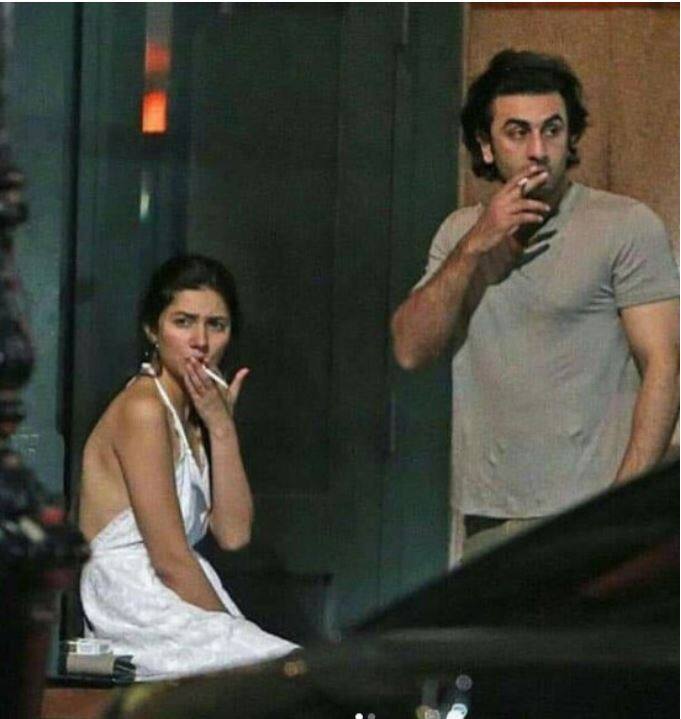 पाकिस्तानी कलाकार माहिरा खान का बॉलीवुड अदाकारा रनबीर कपूर के साथ खुले आम सिग्रेट पीना भी भारतीय को पसंद नहीं आया. इसे लेकर माहिरा को जमकर घेरा गया. एक तरफ जहां इन तस्वीरों के आने के बाद दोनों के अफेयर की अफवाहें उड़ीं, वहीं दूसरी तरफ सोशल मीडिया पर माहिरा के पहनावे और सिगरेट पीने को गैर इस्लामिक बताकर उनकी आलोचना की गई.