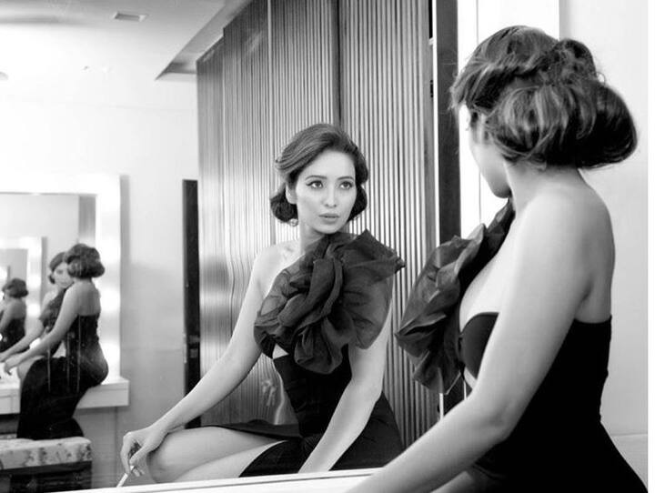  इन तस्वीरों में वह बेहद बोल्ड नजर आ रही हैं.