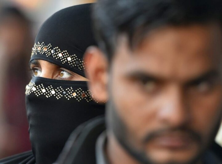 बिल का विरोध करने वाले इसे शरिया कानून में सरकार का दखल बता रहे हैं. विरोधी बिल को महिलाओं के हक के खिलाफ बता रहे हैं.