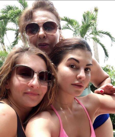 वे कितनी फेमस हैं इसका अंदाज़ा आप इस बात से लगा सकते हैं कि इंस्टाग्राम पर उन्हें 16 मिलियन लोग यानी 1.6 करोड़ लोग फॉलो करते हैं.