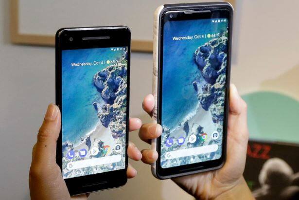 पिक्सल 2, पिक्सल 2 XL: मोबाइल बोनांजा सेल 2018 में पिक्सल 2 और पिक्सल 2 XL पर 13,001 और 8001 रुपये का डिस्काउंट मिलेगा. पिक्सल 2 (64 जीबी) को इस सेल में 39,999 रुपये में खरीद सकते हैं वहीं पिक्सल2 XL (64 जीबी) को 52,999 रुपये में खरीदा जा सकेगा. इसके अलावा HDFC क्रेडिट कार्ड से पिक्सल 2 खरीदारी करने वाले ग्राहकों को 8,000 रुपये की छूट मिलेगी.आपको बता दें पिक्सल 2 साल 2017 का सबसे बेहतरी कैमरा स्मार्टफोन माना जा रहा है.