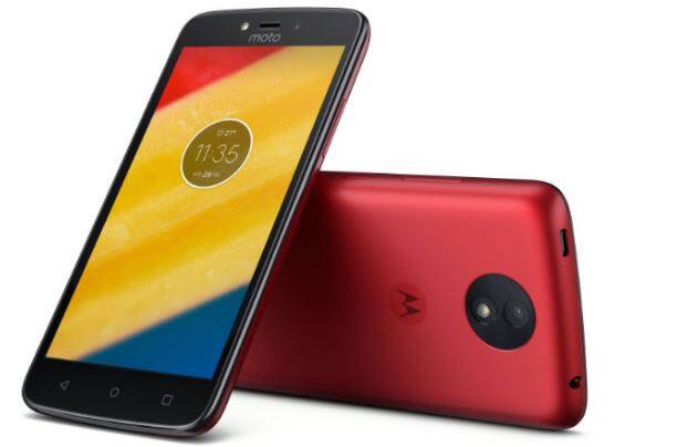 Moto C Plus: मोटो के इस बजट स्मार्टफोन पर 1000 रुपये की छूट मिलेगी. ये स्मार्टफोन 5,999 रुपये में उपलब्ध होगा. मोटो C स्मार्टफोन में 5 इंच का क्वॉड डिस्प्ले दिया गया है, मीडियाटेक प्रोसेसर, 1GB रैम के साथ दिया गया है. 5 मेगापिक्सल का रियर कैमरा और 2 मेगापिक्सल का फ्रंट कैमरा फ्लैश के साथ दिया गया है. 2300mAh की बैटरी है.